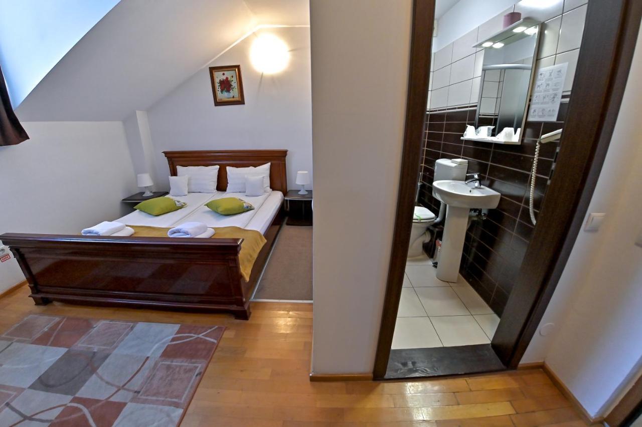 Pension Happy Day - Motorcycle Friendly Sibiu Eksteriør bilde
