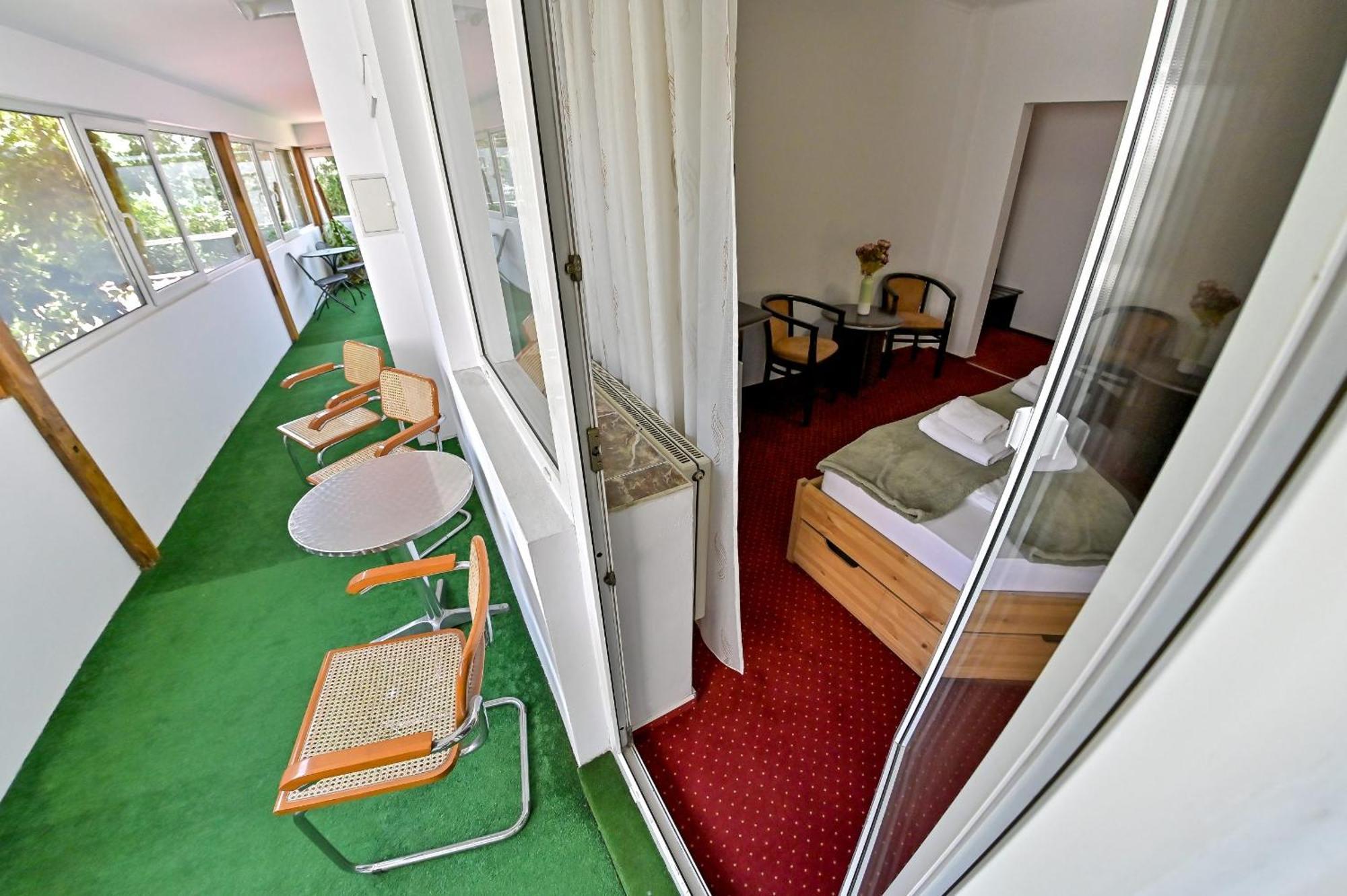 Pension Happy Day - Motorcycle Friendly Sibiu Eksteriør bilde